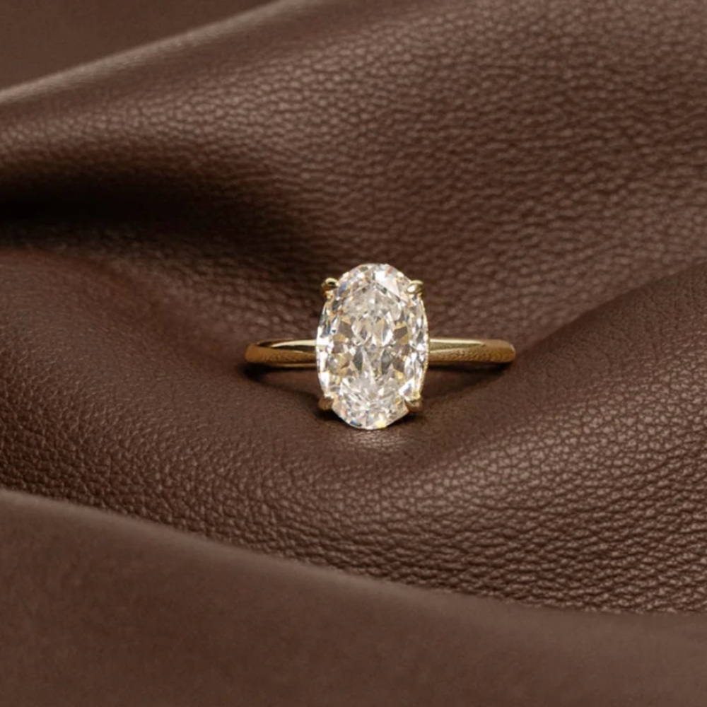 Objkts 3ct oval Deus ring in gold color